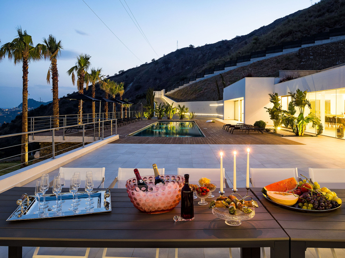 Food & Drinks 5, Villa Alexandra, Messina
