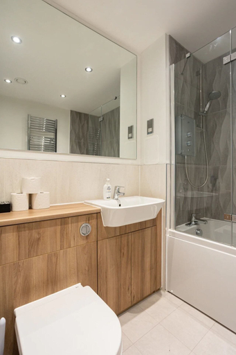Bathroom 3, Comfy 2 Bedroom Apartment Near Edinburgh City Centre, Edinburgh