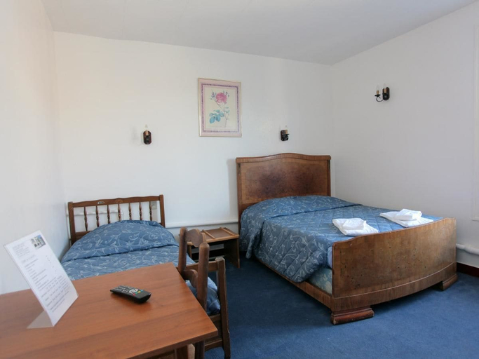 Bedroom 2, Hotel le Chapeau Rouge, Seine-et-Marne