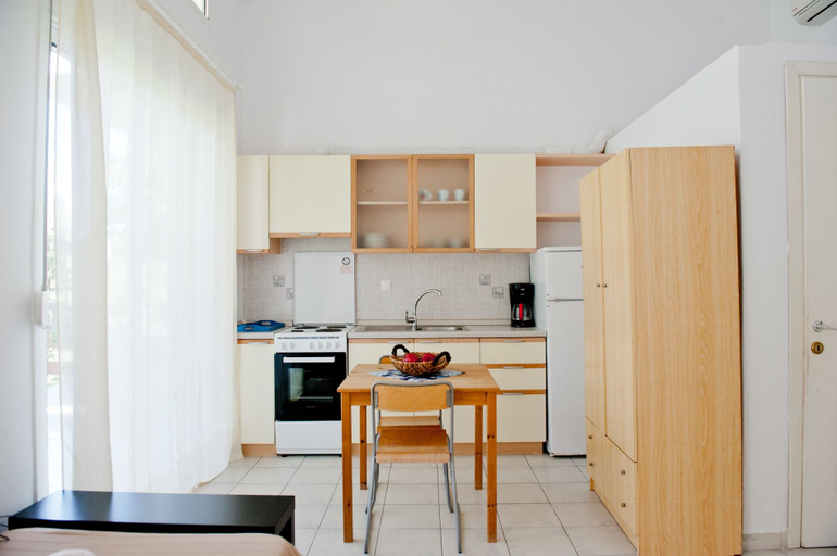 Others 4, Villa Elena, Central Macedonia