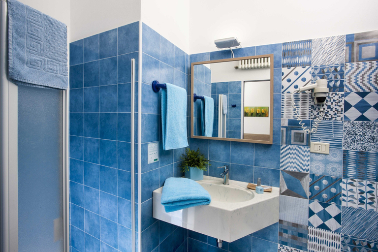 Bathroom 5, Hotel Napoleon, Pesaro E Urbino