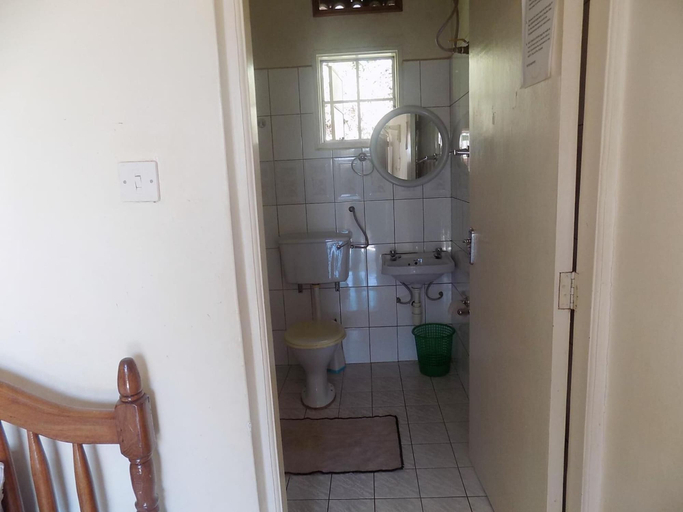 Bathroom 4, Manhattan Guesthouse, Kampala