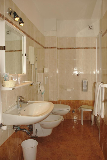 Bathroom 3, Charme Hotel Nevada, Trento