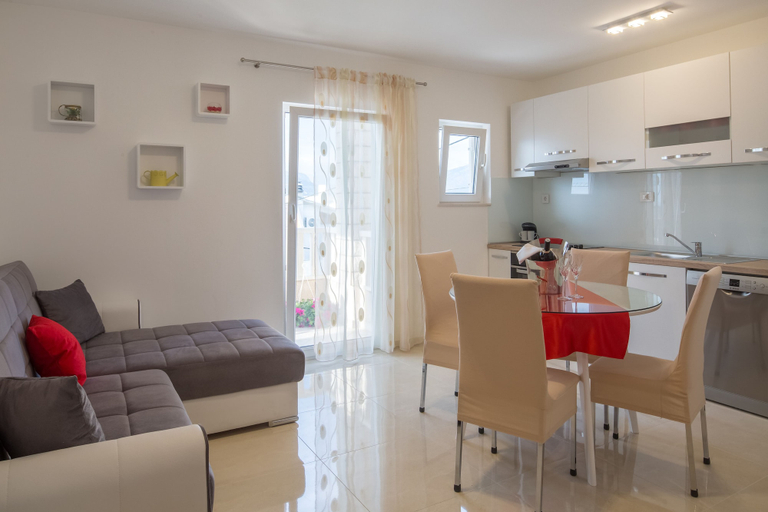 Others 5, Apartments Ena, Split