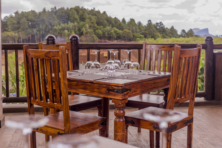 Others 5, 7 Cascades Restaurant Bar & Lodges