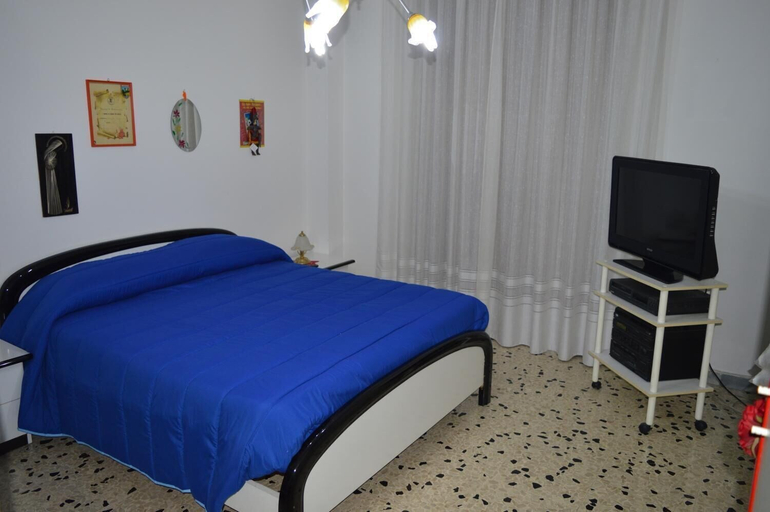 Bedroom 3, B&B Da Fiore, Salerno