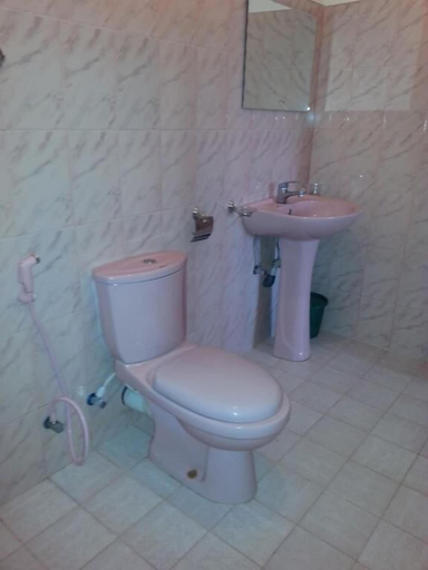 Bathroom, The Lover Stay, Ella