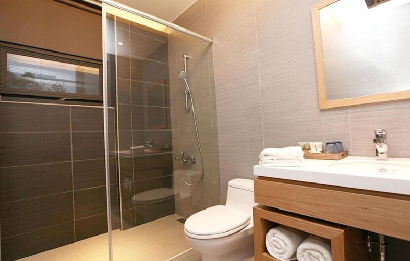 Bathroom 3, Lovely Pond Hostel, Yilan