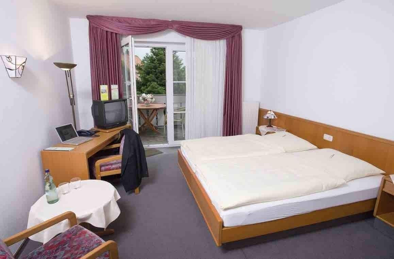 Bedroom 4, Landgasthaus Fischer, Schaumburg