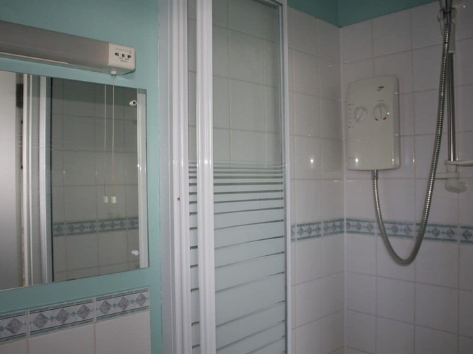 Bathroom 4, Airdenair Guest House, Edinburgh
