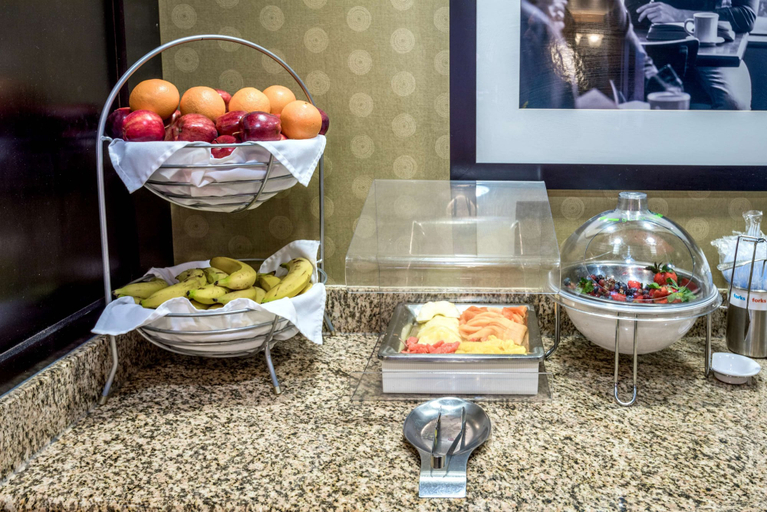 Food & Drinks 5, Hampton Inn & Suites Montgomery-Downtown, Montgomery