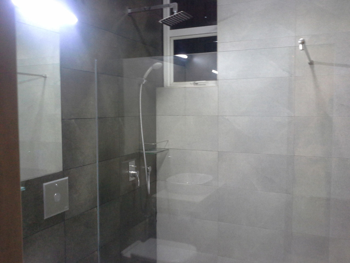 Bathroom 2, Apartment by the Sea - Sea Ezta by Otium, Thimbirigasyaya