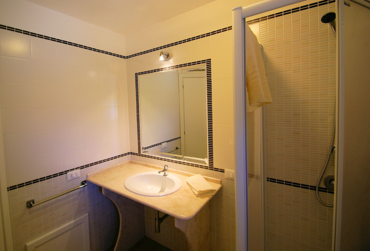 Bathroom 5, Hotel Tartaruga Bianca, Sassari