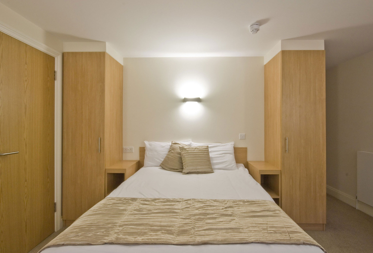 Bedroom 3, Queens Hotel, London