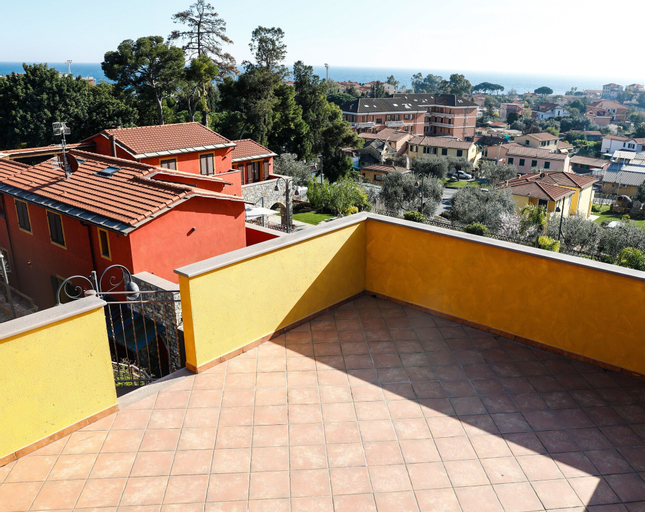 Exterior & Views 20