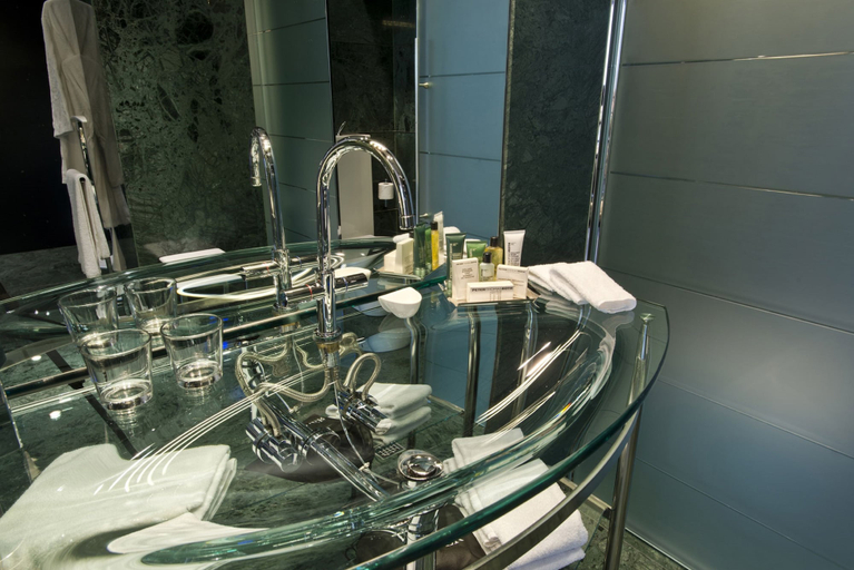 Bathroom 5, Hilton Madrid Airport, Madrid