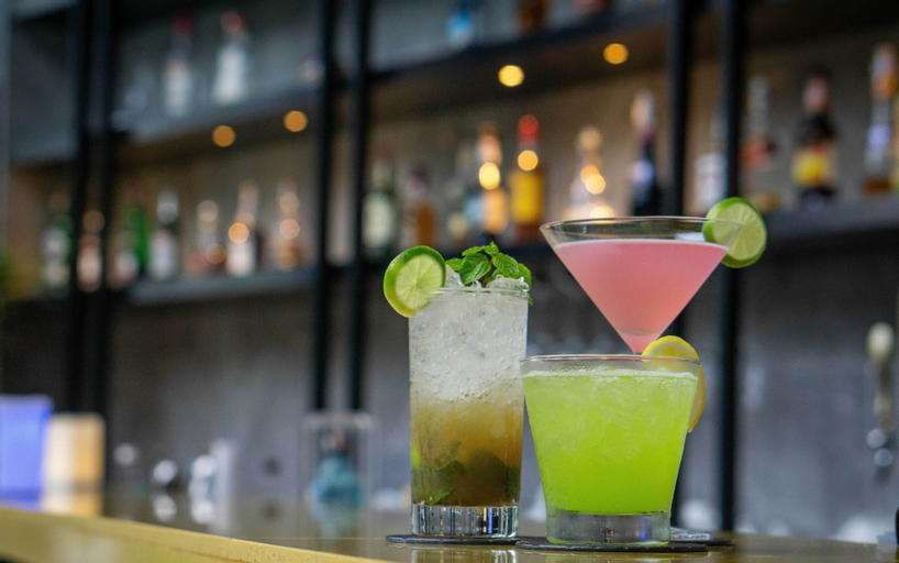 Food & Drinks 11