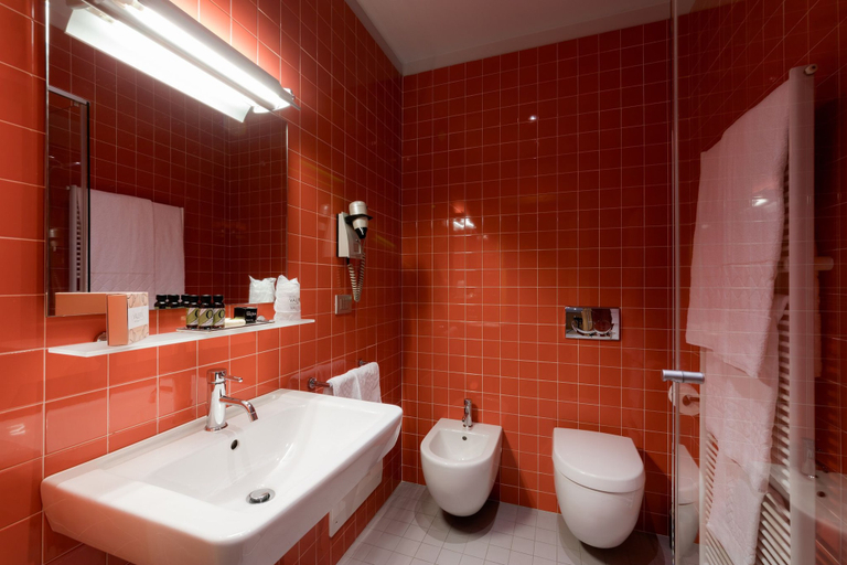 Bathroom 3, Hotel Valeria, Trieste