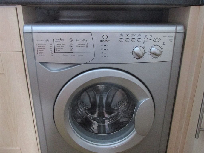 Bathroom 4, Leighton Buzzard Apartments, Central Bedfordshire