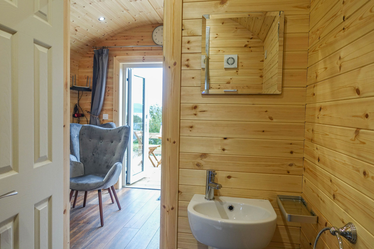 Bathroom 4, Anneth Glamping Pod, Highland