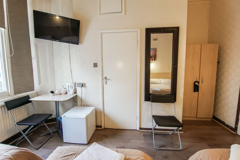 Bedroom 3, Tony's House Hotel, London