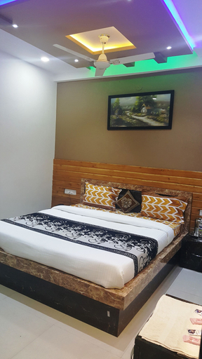 Bedroom 3, Royal Resort, Satara