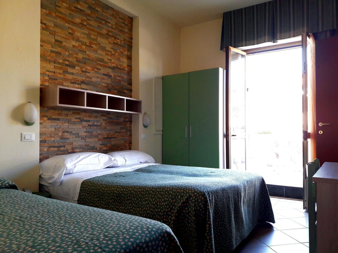 Bedroom 4, Hotel Mariani, Lucca