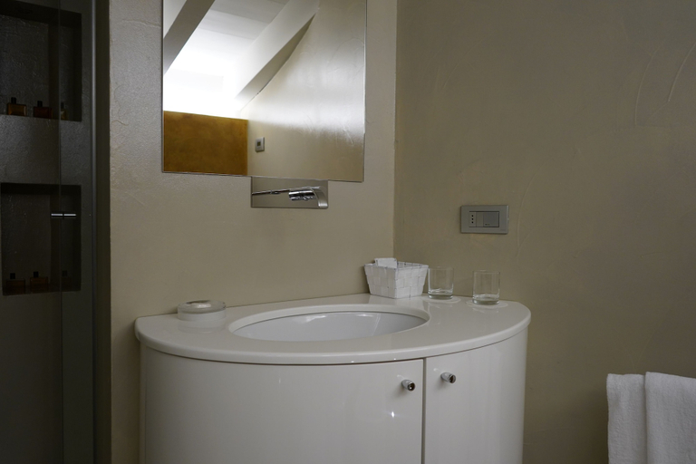 Bathroom 5, Lovera franciacorta, Brescia