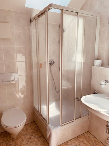 Bathroom 2, Pension Lindenhof, München