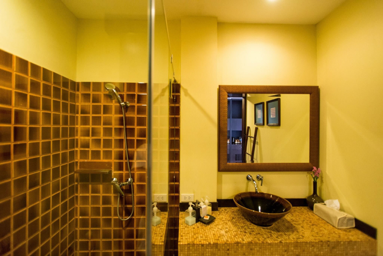 Bathroom 4, Sala Arun, Phra Nakhon