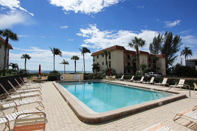 Sport & Beauty 2, Sandalfoot Beachfront Condominium, Lee