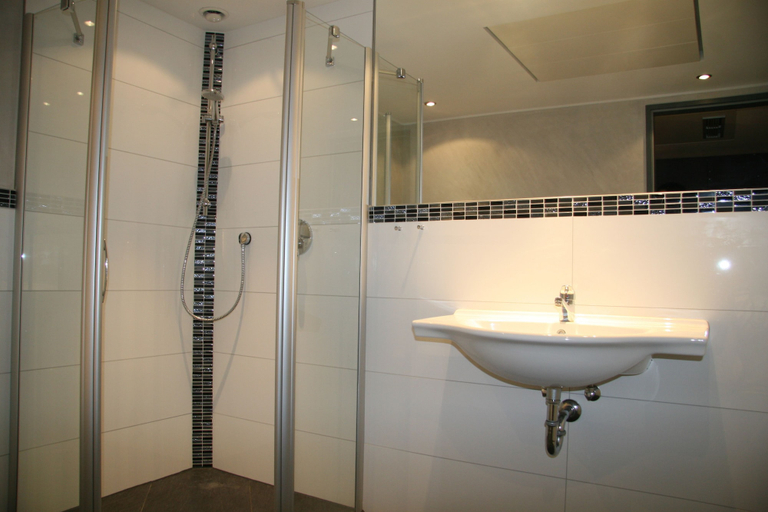 Bathroom 4, Hotel Fortune, Köln