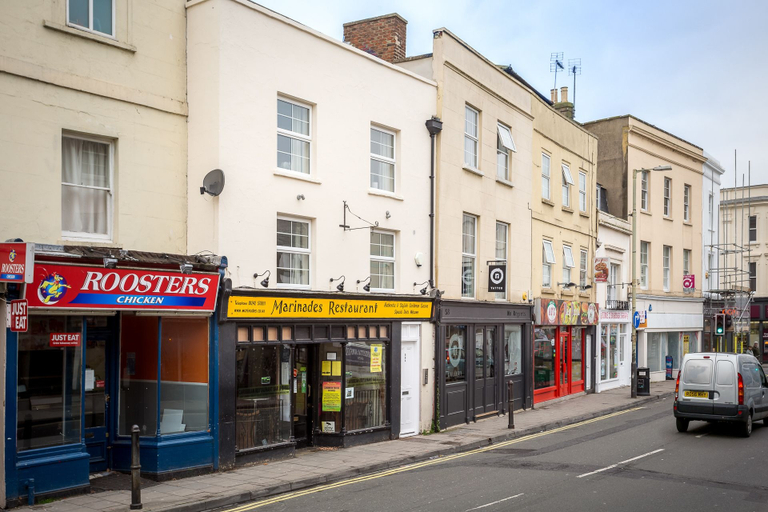 Exterior & Views, Elliot Oliver - 2 Bedroom Town Centre Apartment, Gloucestershire
