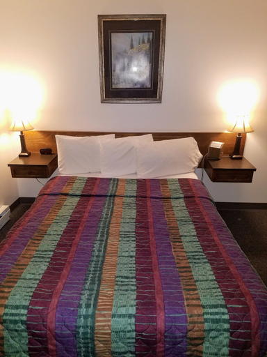 Bedroom 3, Out West Motel, Umatilla