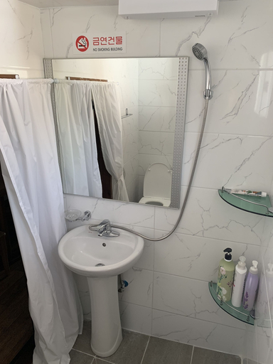 Bathroom 3, Jeonju Hanok Demisaem 1937, Jeonju