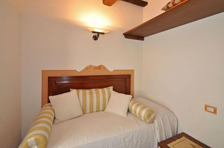 Bedroom 2, Villa Calcinaio, Arezzo
