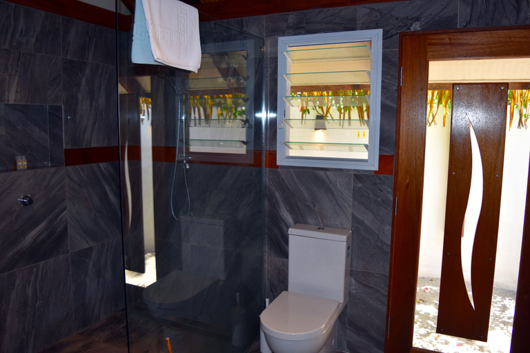 Bathroom 5, Tamanu Beach, Aitutaki
