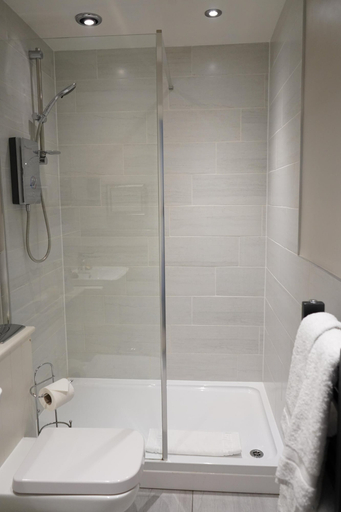 Bathroom 4, The Boot at Melbourne, Derbyshire