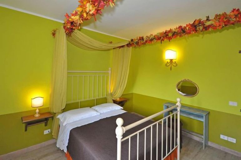 Bedroom 2, Villa Cassia, Siena