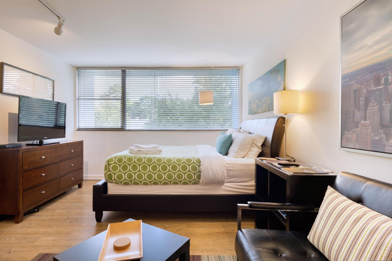 Bedroom 5, CCK Modern Studio Walkable to Midtown 1 Block From Marta, Atlanta