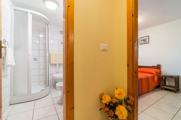 Bathroom 3, AffittaSardegna - Casa Limoni, Nuoro