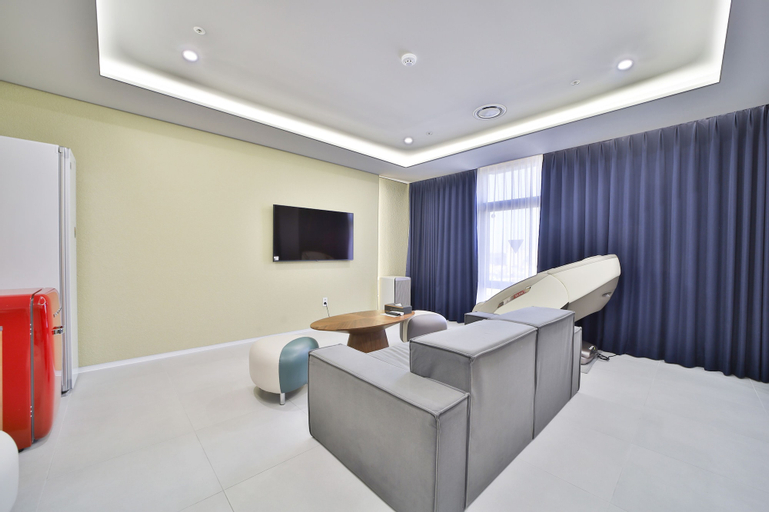 Bedroom 13