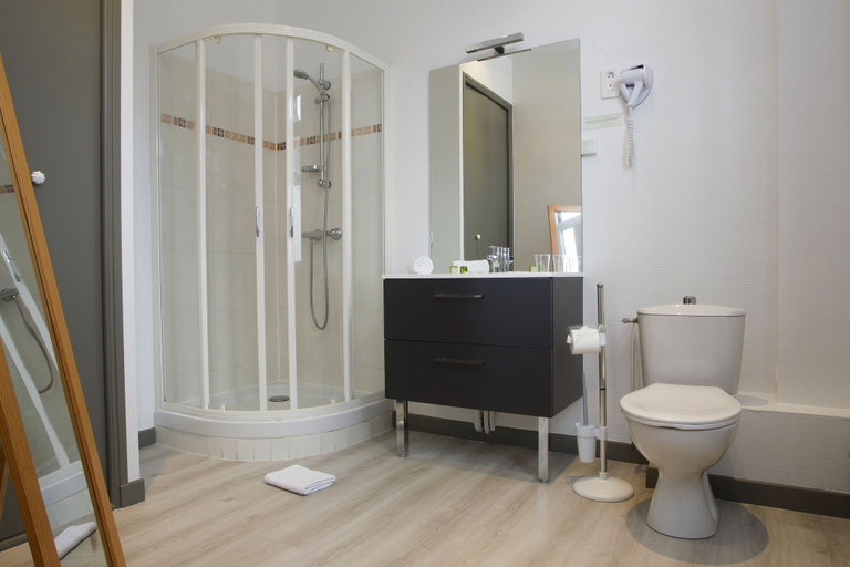 Bathroom 4, Hotel & Restaurant de la Basilique, Somme