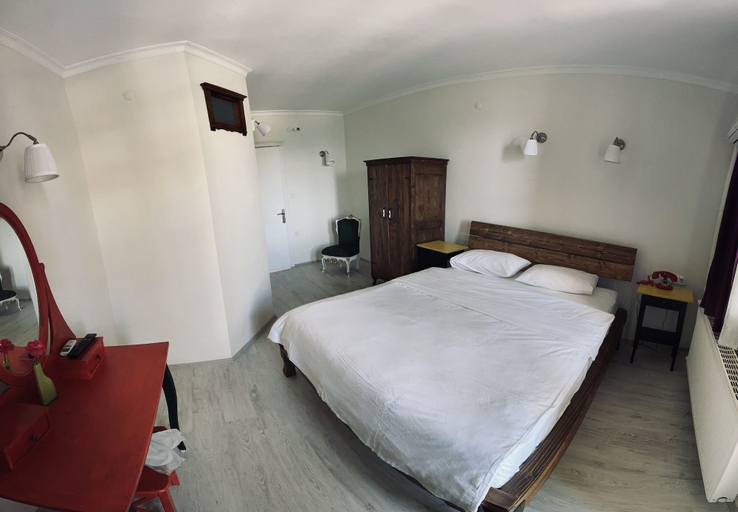 Bedroom 2, Hotel Erol, Ayvalık