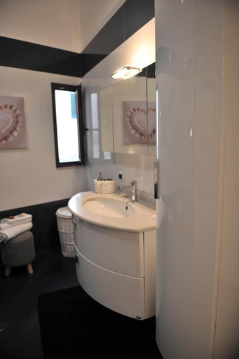 Bathroom 3, Dimora Monaco, Bari