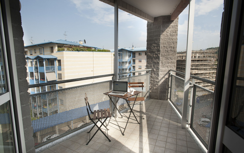 Exterior & Views 23