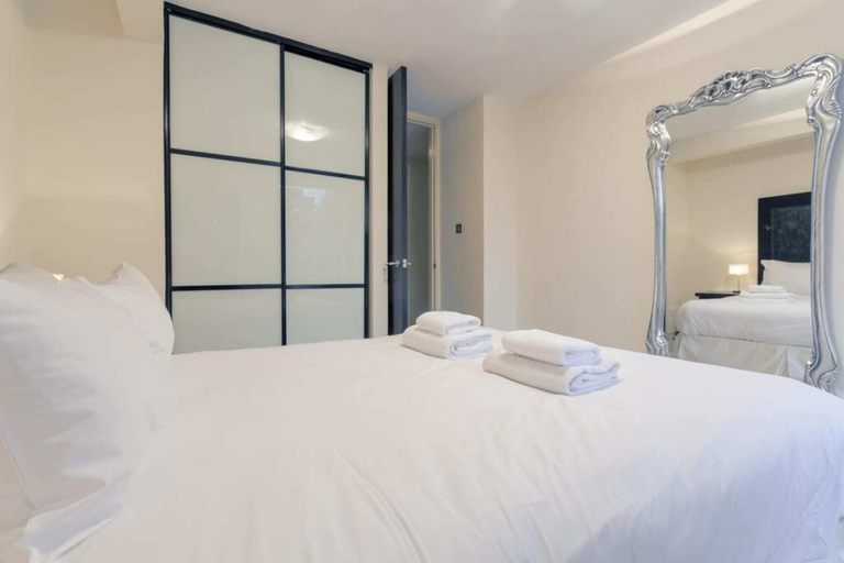 Bedroom 2, Incredible, Modern Apartment in South Kensington, London