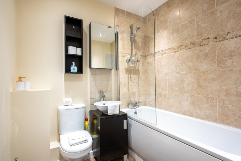 Bathroom, Apartment 4, Nottinghamshire