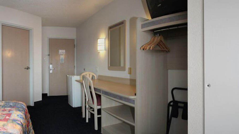 Bedroom 3, Econo Lodge Morristown West, Hamblen