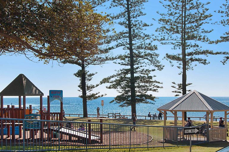 Exterior & Views 2, Norfolks on Moffat Beach, Caloundra - Caloundra N.